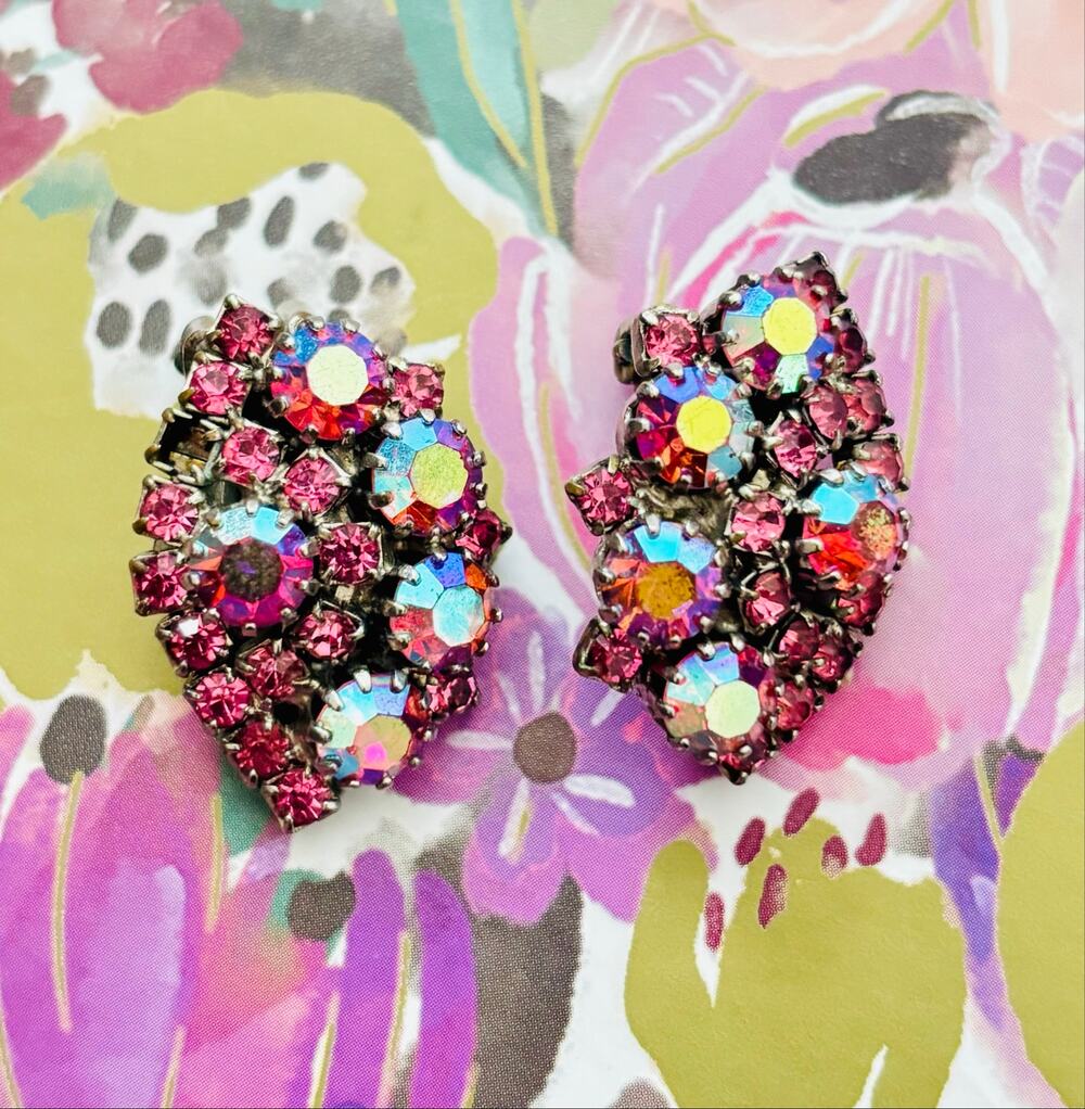 Gorgeous Vintage pink ice rhinestones clip back earrings
